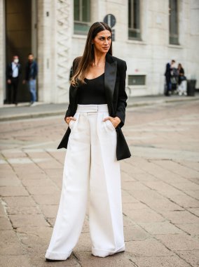 MILAN, Italy- 22 Eylül 2022: Melissa Satta Milano 'da sokakta.