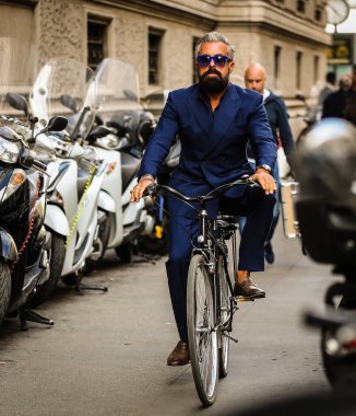 MILAN, Italy- 22 Eylül 2022: Ildo Damiano Milano 'da sokakta.