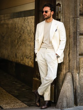 MILAN, Italy- 22 Eylül 2022: Giorgio Giangiulio Milano 'da sokakta.