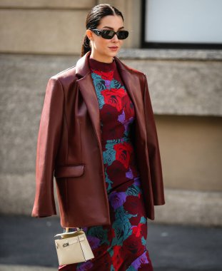 MILAN, Italy- 23 Eylül 2022: Milano 'da Kadınlar Sokakta.