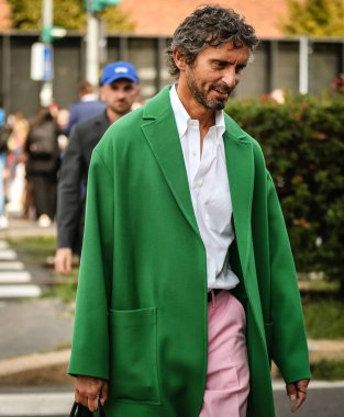 MILAN, Italy- 23 Eylül 2022 Simone Marchetti Milano 'da sokakta.