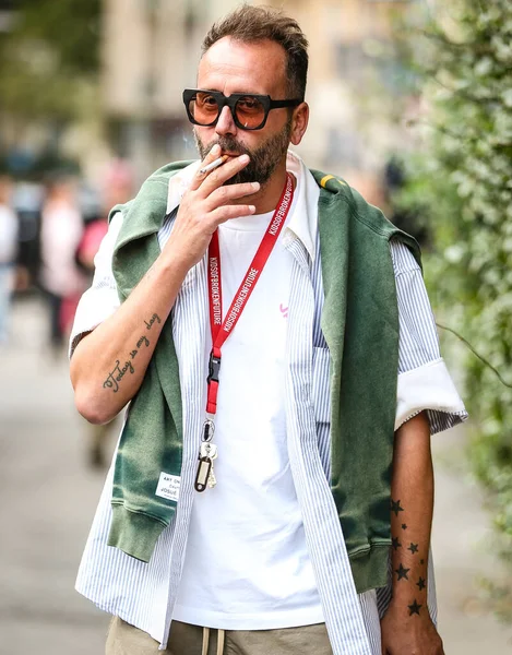 ミラノ イタリア 2022年9月23日 ミラノの路上の男性 — ストック写真