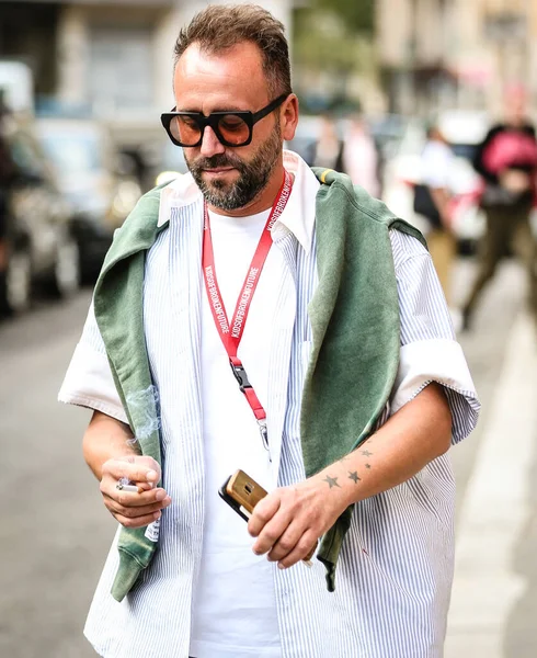 ミラノ イタリア 2022年9月23日 ミラノの路上の男性 — ストック写真