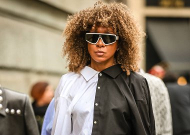 MILAN, Italy- 25 Eylül 2022: Milano 'da Kadınlar Sokakta.