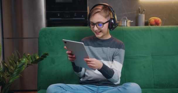 Small Boy Modern Kitchen Playing Watching Cartoons Using Digital Tablet — Stok video