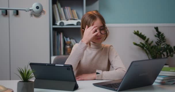Preteen Smart Schoolgirl Doing Her Homework Laptop Computer Home Child — Vídeos de Stock