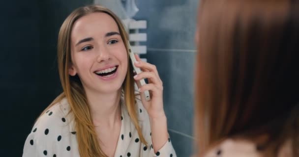 Smiling Woman Talking Phone Looks Bathroom Mirror Beautiful Girl Relaxing — Vídeo de Stock