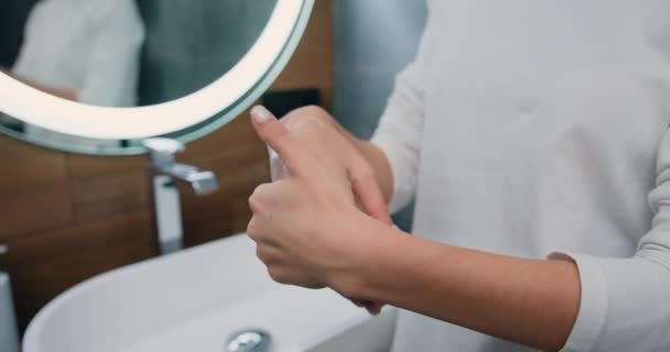 Close Unrecognizable Woman Rubbing Cream Foam Palm Standing Modern Bathroom — Stockvideo