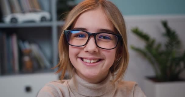 Close Pretty Young Girl Pretty Face Glasses Sitting Table Looking — Stock Video