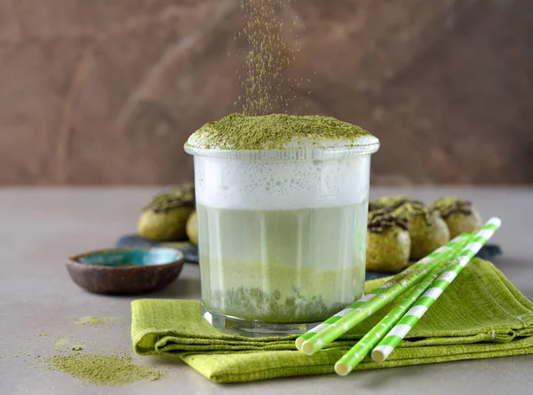 Green Tea Matcha Latte White Background Rechtenvrije Stockfoto's