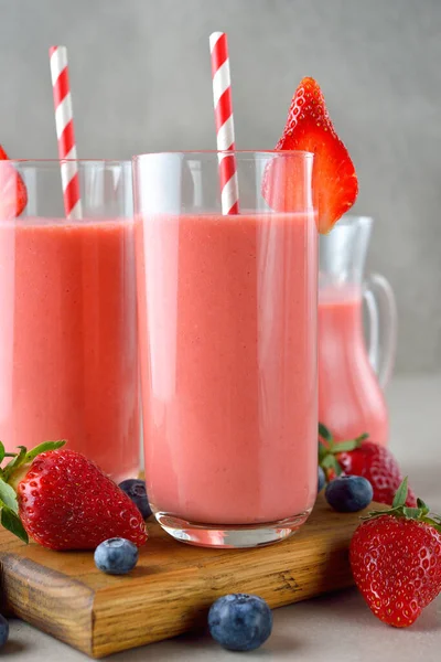Strawberry Smoothie Gray Background — Stock Photo, Image
