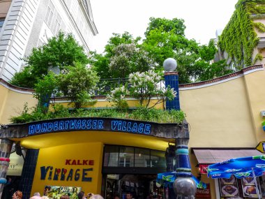 Viyana, Avusturya - 2 Mayıs 2009 - Hausinformation Hundertwasserhaus, Viyana, Avrupa