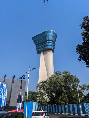 Bombay, Mumbai, Hindistan - 27 Aralık 2022: Başbakan Narendra Modi 'nin Mumbai havaalanı T1 terminalindeki bayrağı