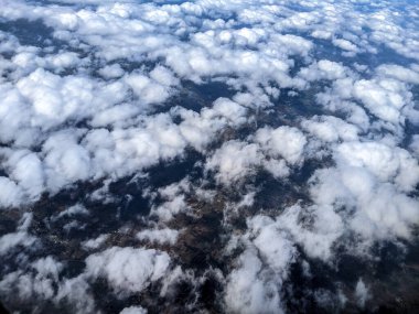 Hindistan, Bangalore 'dan Mumbai, Asya' ya, bulutlar gökyüzünde