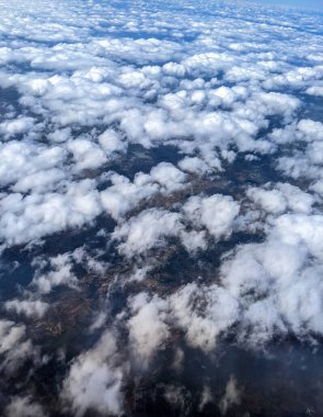 Hindistan, Bangalore 'dan Mumbai, Asya' ya, bulutlar gökyüzünde