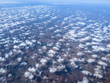 Hindistan, Bangalore 'dan Mumbai, Asya' ya, bulutlar gökyüzünde