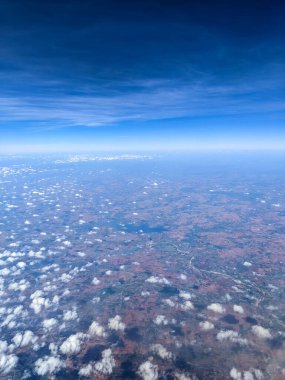 Hindistan, Bangalore 'dan Mumbai, Asya' ya, bulutlar gökyüzünde