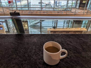 Hindistan, Bangalore 'dan Mumbai, Asya' ya, bir fincan kahve.