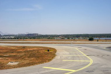 Havaalanındaki boş pist
