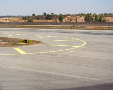 Singapur, Asya, Güneydoğu Asya, bir havaalanında bir yol dönüşü.