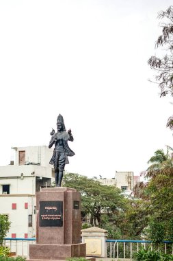 Hyderabad, Telangana - 27 Mart 2022: Klasik Şarkıcı Annamaiah heykeli Cyberabad Hyderabad, Telangana, Hindistan