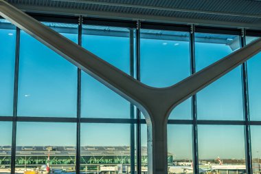 Heathrow Havaalanı, Londra 'da metalik strusk yapı