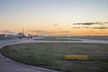 Heathrow, Londra - 28 Ocak 2019: Heathrow havaalanında uçak pisti, Londra, İngiltere