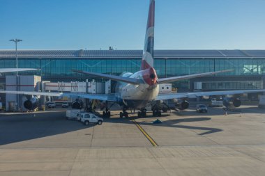 Heathrow, Londra - 28 Ocak 2019: British Airways Airways Airoplane Heathrow havaalanında HSBC reklamı, Londra, İngiltere, Birleşik Krallık