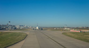 Heathrow, Londra - 28 Ocak 2019: Delta Havayolları Heathrow Havaalanı, Londra, İngiltere, Birleşik Krallık