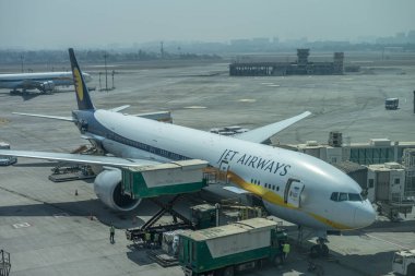 Mumbai, Hindistan - 18 Şubat 2019: Jet Airways uçağı T2 Mumbai Chatrapati Sivaji Havaalanı, Hindistan