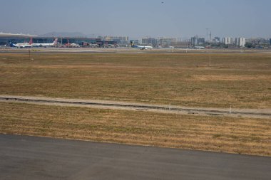 Mumbai, Hindistan - 7 Nisan 2019: Rwand Air, British Airways, Jet Airways, Chhatrapati Shivaji Maharaj Uluslararası Havalimanı, Maharashtra, Mumbai, Hindistan