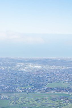 Hollanda, Hollanda, Hollanda, hava manzaralı kentin kenar mahalleleri bir uçak penceresinden gün içinde