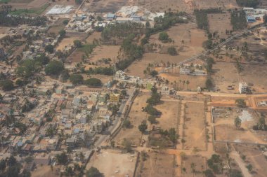 Hindistan, Karnataka, Bangalore, Bengaluru, gündüz vakti bir uçak penceresinden şehrin havadan görünüşü