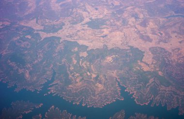 Bataklık toprakları denizden geri alındı gökyüzünden bakıldığında, bir kanyon manzarası
