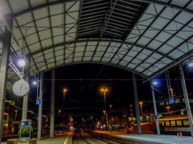 İsviçre, Meiringen, Schwarzwaldalp, bir tren istasyonuna yakın çekim.