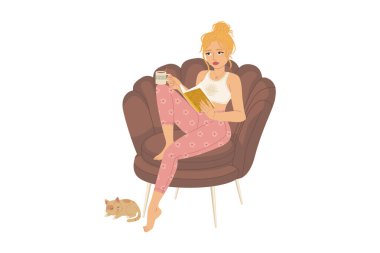 Modern kız kitap okuyor ve kedisiyle rahat bir koltukta çay içiyor. Rahat ev eğlencesi, kızlık zarı konsepti. Stok vektör illüstrasyonu el çizimi biçiminde beyaz arkaplanda izole edildi.