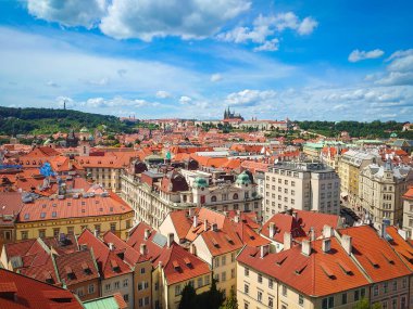 Prag Kalesi, Strahov Manastırı ve Petrin Tepesi manzaralı Prag Belediyesi 'nden Prag şehri manzarası
