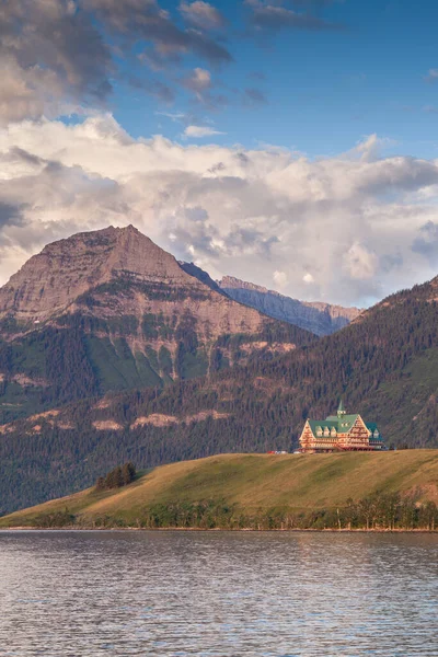 Prince Wales Hotel Waterton Lakes National Park Alberta Canada Rechtenvrije Stockfoto's