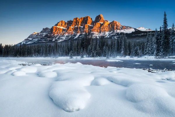 Castle Mountain Winter Banff National Park Alberta Canada Rechtenvrije Stockafbeeldingen