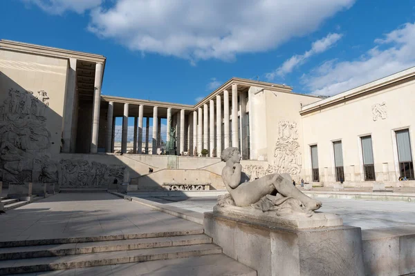 stock image Paris, France - February 28 2023: Building hosting the Musee dArt Moderne de Paris Museum of Modern Art of the City of Paris and the Palais de Tokyo, by architect Andre Aubert 1905-1987