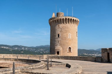 Palma de Mallorca, İspanya - 2022 05 18: Palma de Mallorca 'daki Bellver Kalesi' nin iç manzarası. Kalenin en üst katından vurulmuş..
