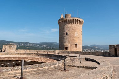 Palma de Mallorca, İspanya - 2022 05 18: Palma de Mallorca 'daki Bellver Kalesi' nin iç manzarası. Kalenin en üst katından vurulmuş..