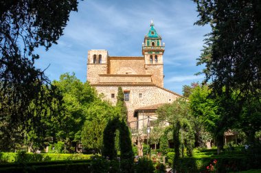 Valldemossa 'daki Royal Carthusian Manastırı. Tramuntana dağının geleneksel bir köyü. Mallorca, Balearic Adaları, İspanya.