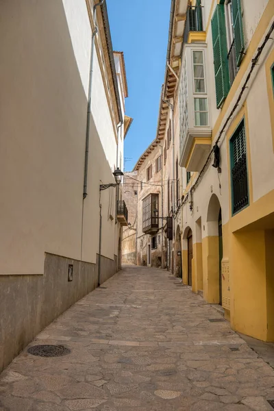 stock image Traditional Narrow street in the old town of Palma de Mallorca, Spain