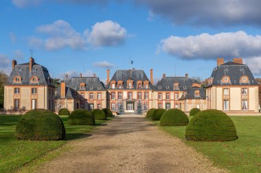 Choisel, Fransa - 28 Kasım 2023: Chateau de Breteuil, Chevreuse Vadisi. Paris yakınlarında Choisel 'da yer almaktadır..