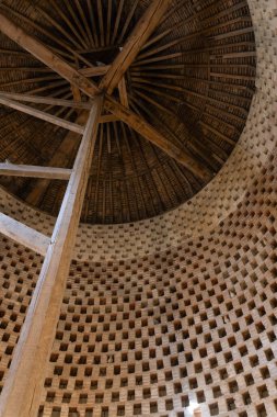 Choisel, Fransa - 28 Kasım 2023: Breteuil Şatosu 'ndaki Resmi Bahçe' de Dovecote 'nin iç manzarası. Bu kale Choisel 'da, Chevreuse Vadisi' nde, Paris yakınlarında..