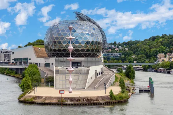 stock image Boulogne-Billancourt, France - July 16 2024: La Seine Musicale (City of Music) music and performing arts center. It is located on ile Seguin, an island on the Seine river west of Paris.