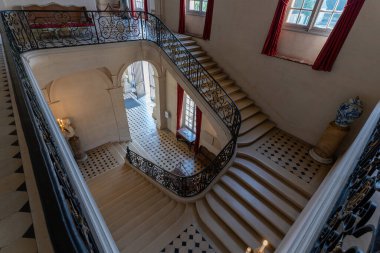 Champs-sur-Marne, Fransa - 17 Temmuz 2024: Chateau de Champs-sur-Marne 'ın İçi. Bu kale 1703 ve 1707 yılları arasında Paris 'ten 20 km doğuda inşa edilmiştir..