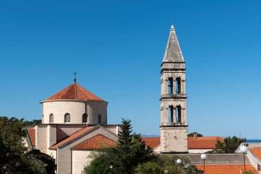Makarska 'daki Fransisken manastırı ve kilise çan kulesi - Dalmaçya, Hırvatistan
