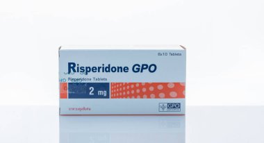 CHONBURI, THAILAND-HAZİRAN 31, 2023: karton kutu içinde Risperidone GPO. Şizofreni, bipolar bozukluk ve otizm tedavisi için Risperidone hapları. Antipsikotik ilaç. Reçeteli ilaç..